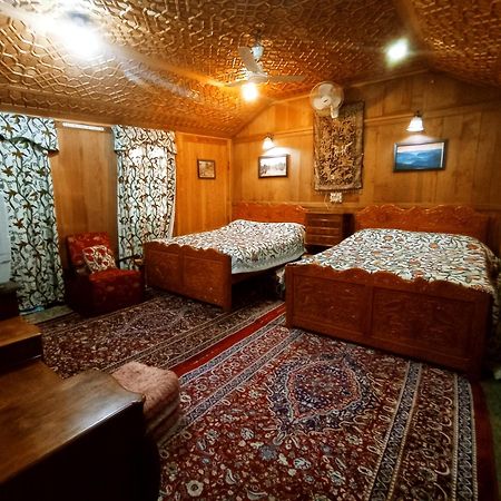Merry Dawn Houseboat Srīnagar エクステリア 写真
