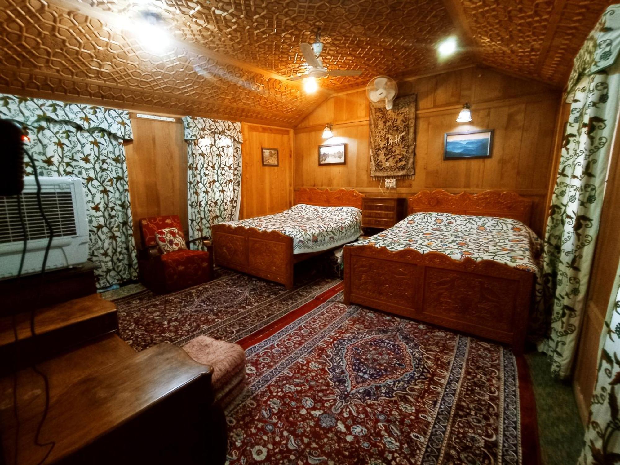 Merry Dawn Houseboat Srīnagar エクステリア 写真