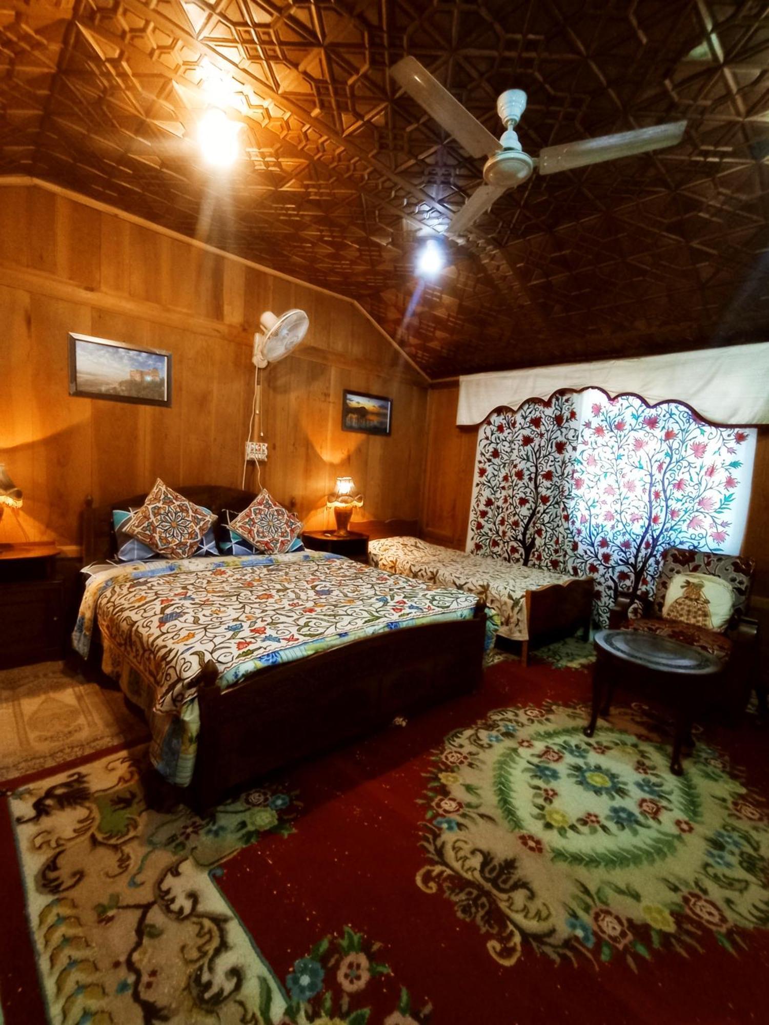 Merry Dawn Houseboat Srīnagar エクステリア 写真
